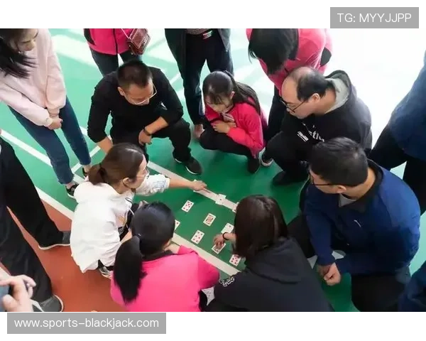 团队拓展13张扑克牌翻牌游戏规则解析与提升团队合作的方法